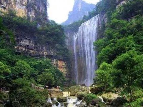 无限翻滚小球